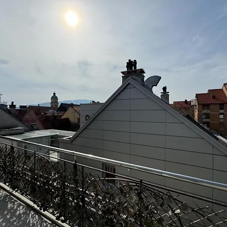 Apartma Tyrseva アパート *