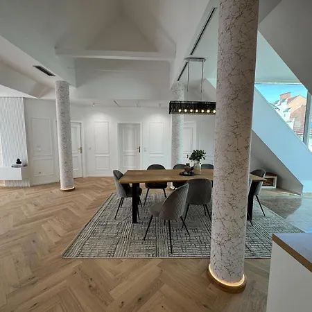Apartma Tyrseva