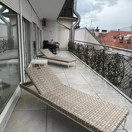 Apartma Tyrseva