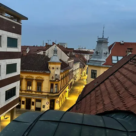 Apartma Tyrseva Apartment *