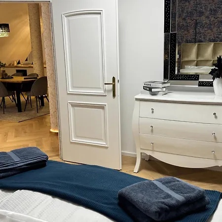 Apartma Tyrseva *