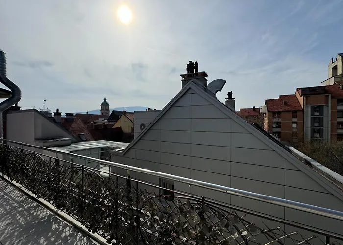 Apartma Tyrseva Διαμέρισμα *