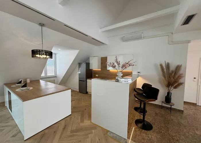 Apartma Tyrseva Διαμέρισμα *